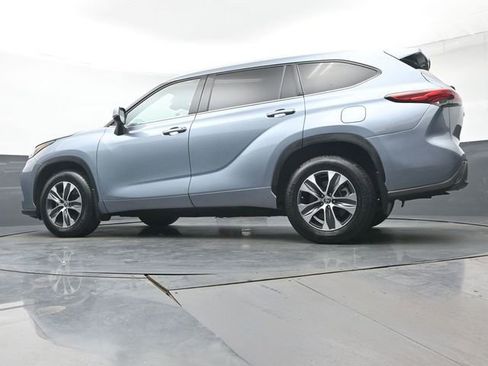 Certified 2022 Toyota Highlander XLE image 35