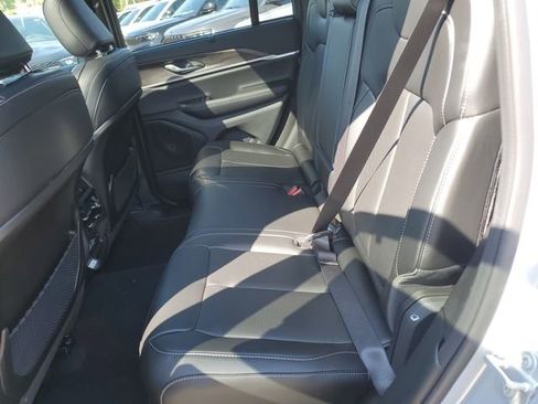 New 2025 Jeep Grand Cherokee Limited w/ Luxury Tech Group II image 16