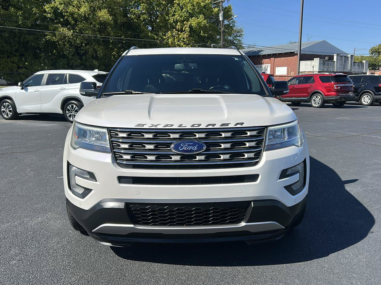 Used 2017 Ford Explorer XLT w/ Equipment Group 202A FWD image 2