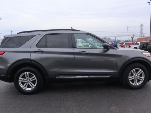 Used 2021 Ford Explorer XLT w/ Equipment Group 202A image 6