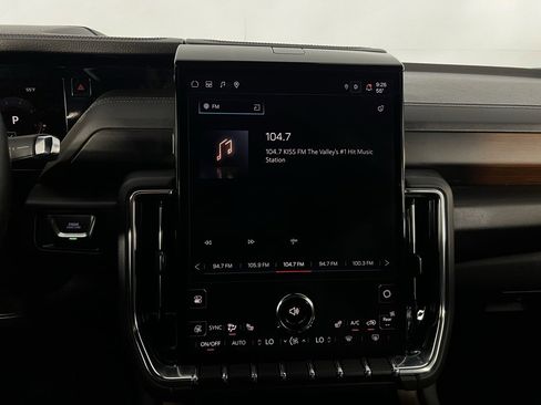 Used 2025 GMC Yukon XL Denali image 23