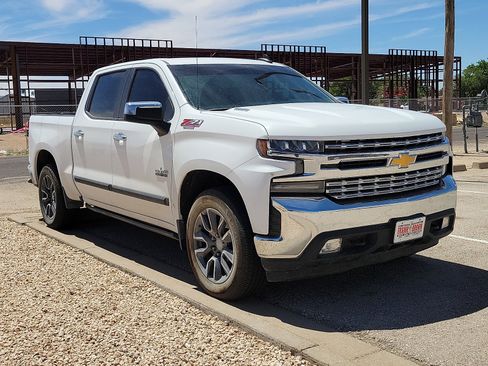 Used 2020 Chevrolet Silverado 1500 LT w/ Texas Edition image 4