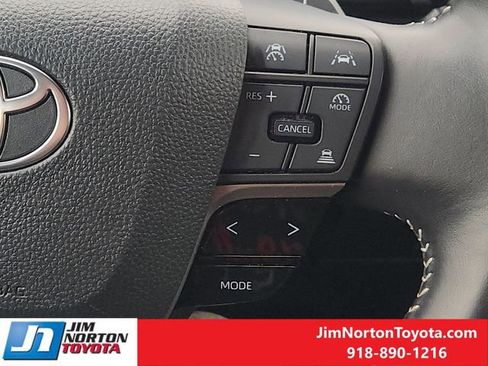 Used 2025 Toyota Camry SE image 30