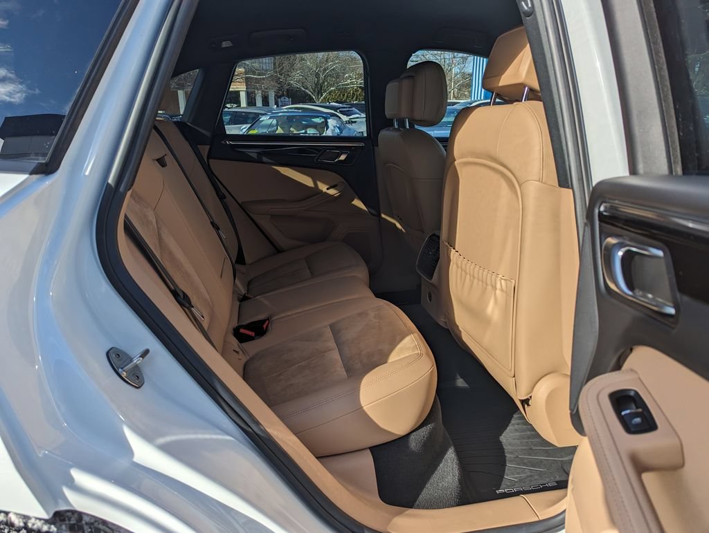 Used 2020 Porsche Macan AWD/4WD image 31
