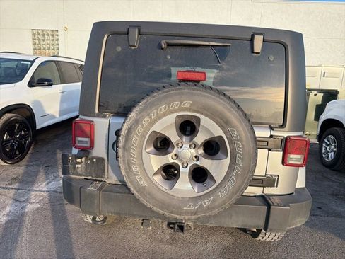 Used 2018 Jeep Wrangler Unlimited Sahara image 14