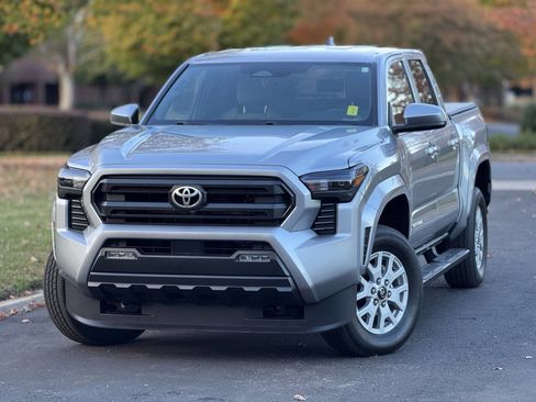 Used 2025 Toyota Tacoma SR5 AWD/4WD image 1