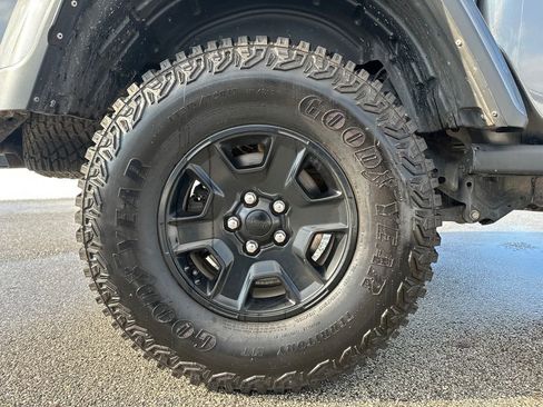 Used 2023 Jeep Gladiator Mojave w/ Cold Weather Group image 45