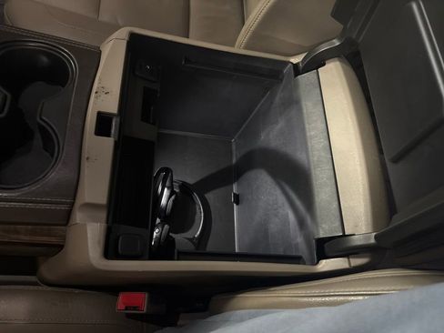 Used 2016 Chevrolet Suburban LT image 25