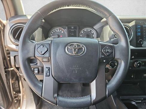Used 2017 Toyota Tacoma TRD Off-Road w/ Tow Package RWD image 13