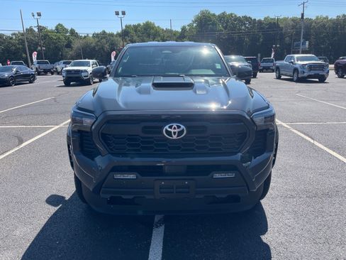 Used 2024 Toyota Tacoma TRD Sport w/ TRD Sport Upgrade Package AWD/4WD image 2