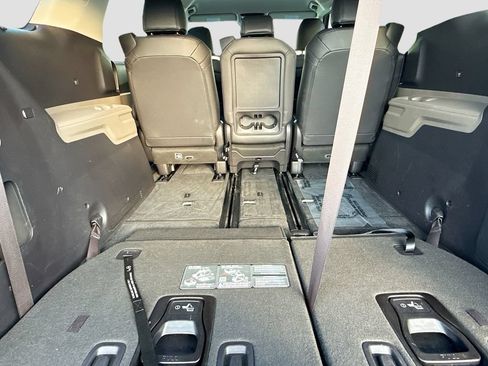 Used 2025 Kia Carnival EX FWD image 12
