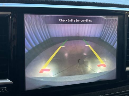 Used 2024 Chrysler Pacifica Limited FWD image 22