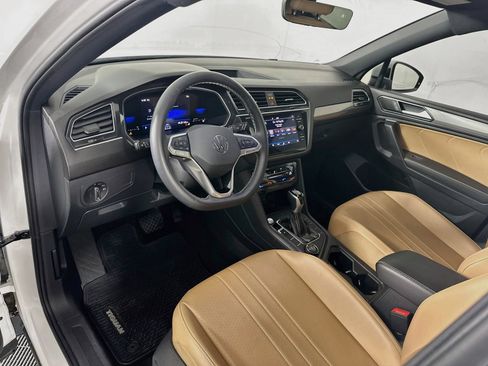 Used 2024 Volkswagen Tiguan SE AWD/4WD image 9