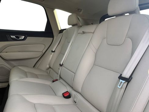 Used 2024 Volvo XC60 B5 Plus image 14