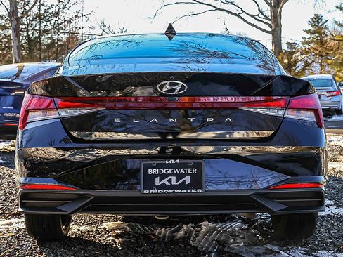 Used 2023 Hyundai Elantra SEL w/ Convenience Package image 5