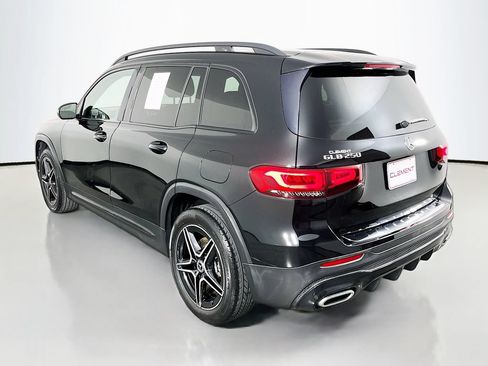 Used 2022 Mercedes-Benz GLB 250 w/ AMG Line image 9