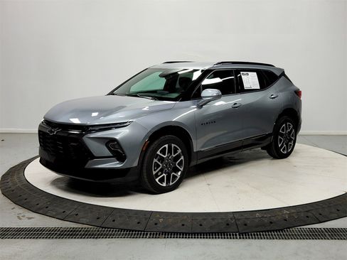 Used 2025 Chevrolet Blazer RS image 3