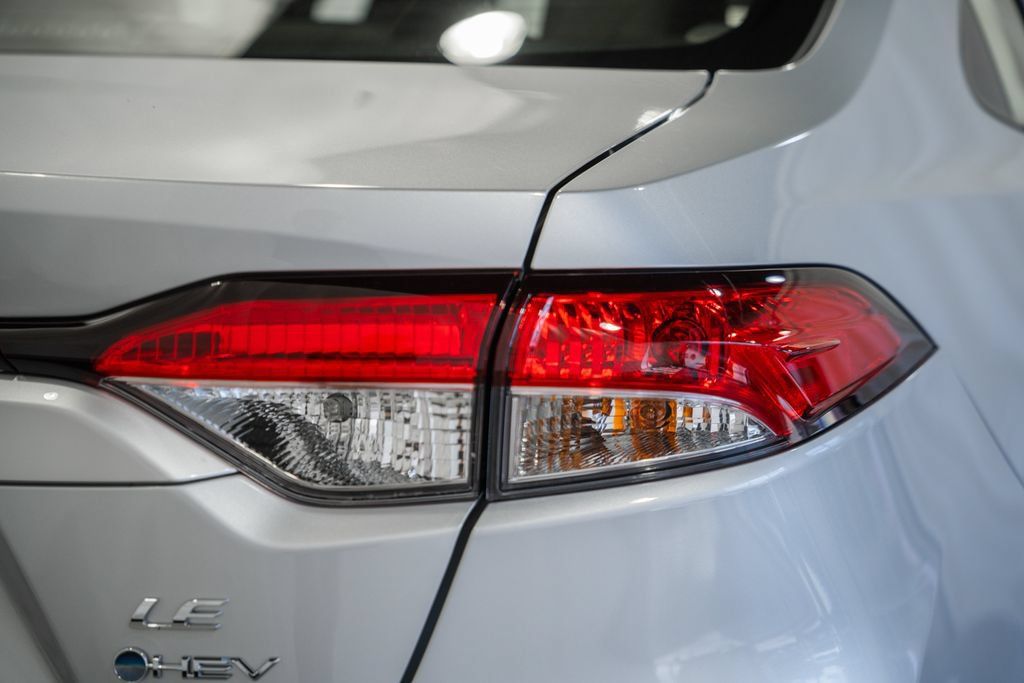 Used 2025 Toyota Corolla LE w/ LE Premium Package FWD image 5