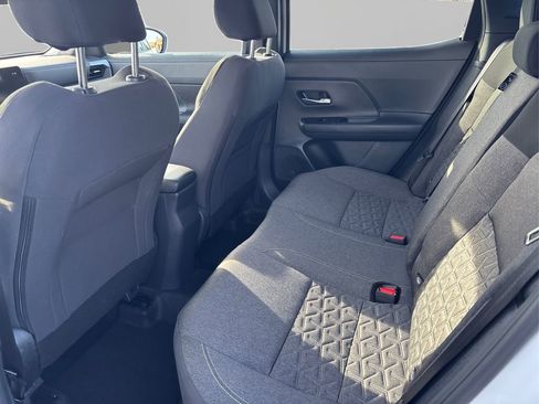 Used 2025 Nissan Kicks SV image 10