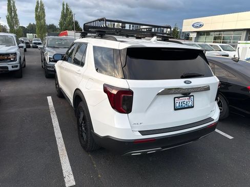 Used 2021 Ford Explorer XLT w/ Equipment Group 202A AWD/4WD image 4