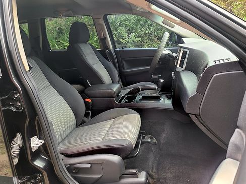 Used 2010 Jeep Grand Cherokee Laredo image 15