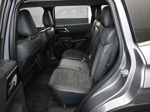 Used 2022 Mitsubishi Outlander SE image 34