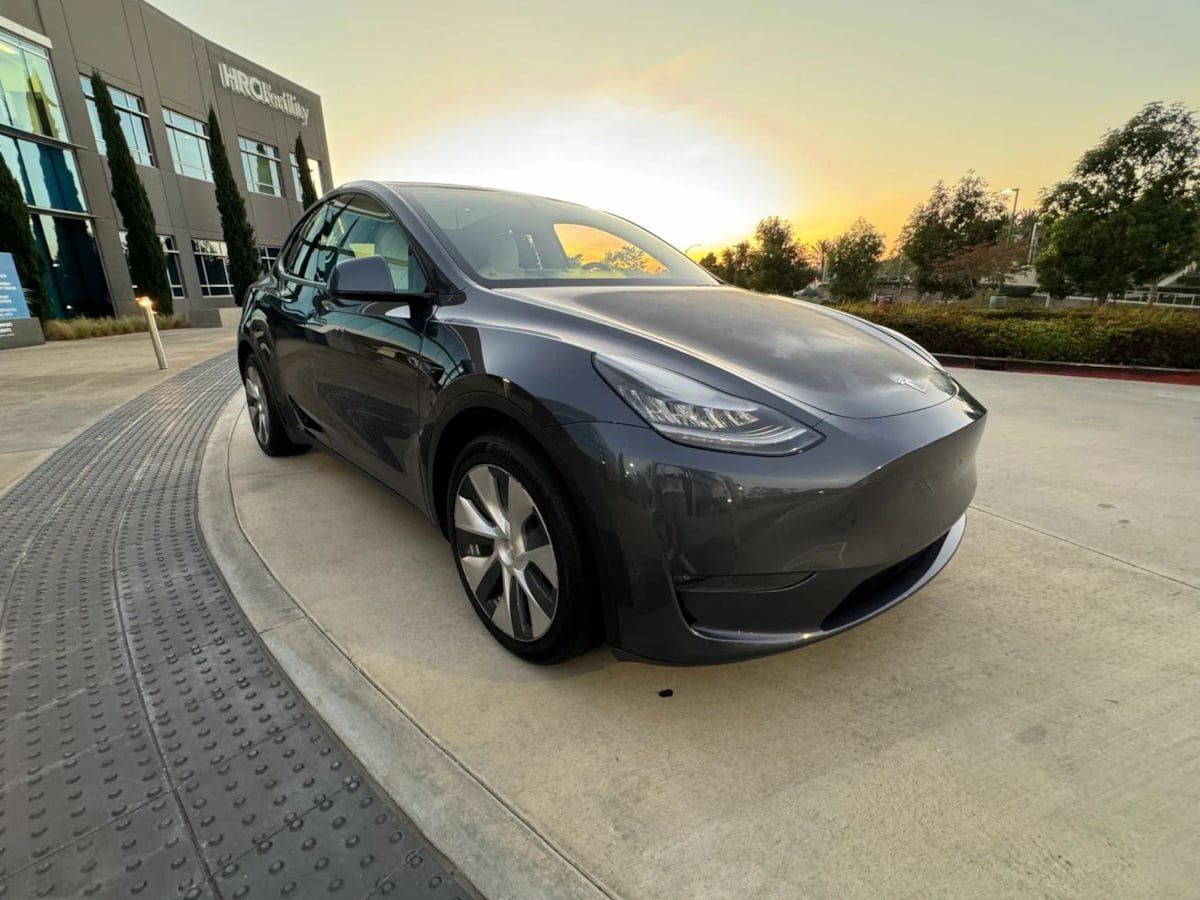 Used 2023 Tesla Model Y Long Range AWD/4WD image 5