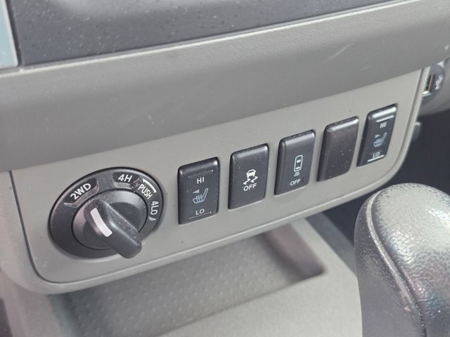 Used 2021 Nissan Frontier SV w/ Midnight Edition Floor Mats AWD/4WD image 22