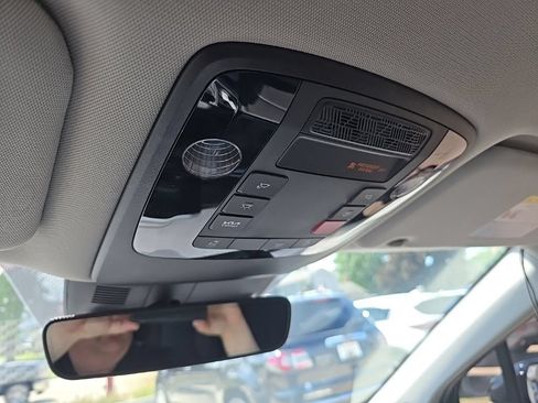 Used 2025 Kia Carnival FWD image 17