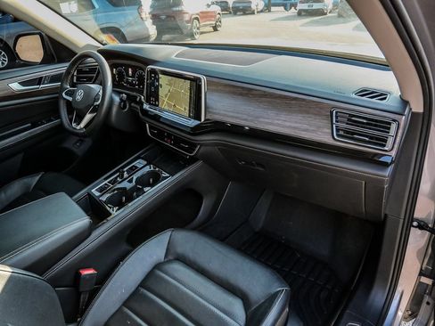 Used 2024 Volkswagen Atlas SEL AWD/4WD image 20
