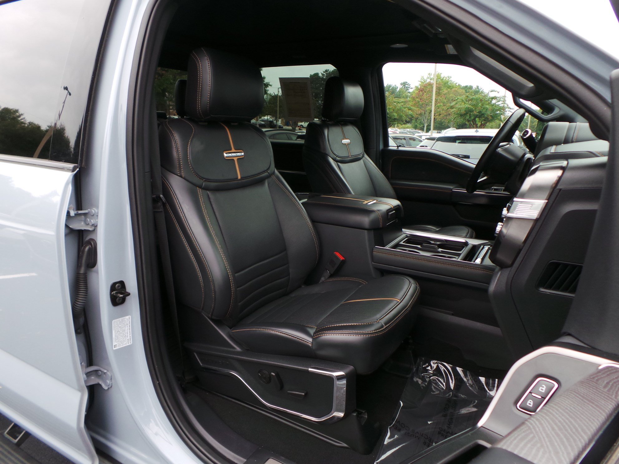Used 2024 Ford F250 Platinum w/ FX4 Off-Road Package AWD/4WD image 21