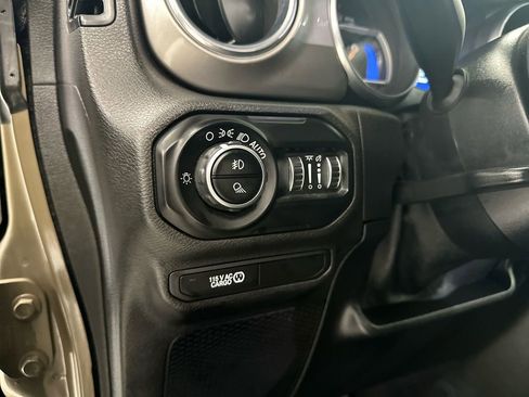 Used 2020 Jeep Gladiator Overland w/ LED Lighting Group image 28