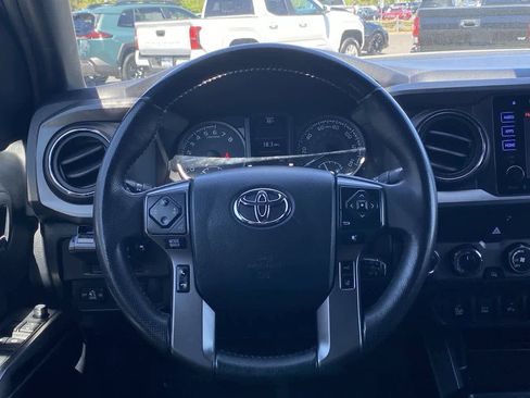Used 2019 Toyota Tacoma TRD Off-Road w/ Technology Package AWD/4WD image 14