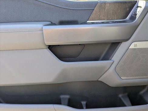 Used 2022 Ford F150 Lariat w/ Equipment Group 502A High image 9