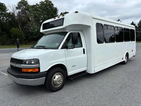 Used 2015 Chevrolet Express 4500 w/ Shuttle Bus Package image 2