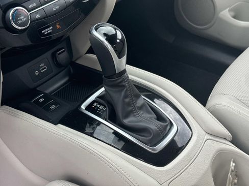Used 2020 Nissan Rogue Sport SL FWD image 32