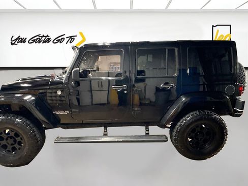 Used 2015 Jeep Wrangler Unlimited Rubicon w/ Dual Top Group image 8