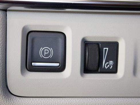 Used 2023 Cadillac XT4 Luxury w/ Cold Weather Package image 35