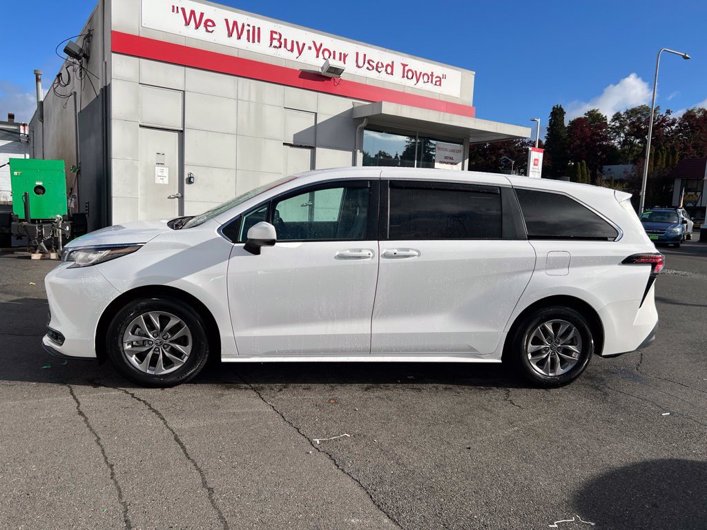 Certified 2022 Toyota Sienna LE FWD image 7