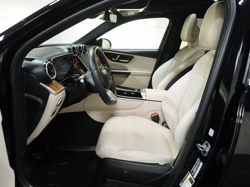 Used 2024 Mercedes-Benz GLC 300 4MATIC image 13