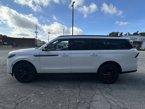 New 2025 Lincoln Navigator L Reserve w/ Jet Appearance Package image 4