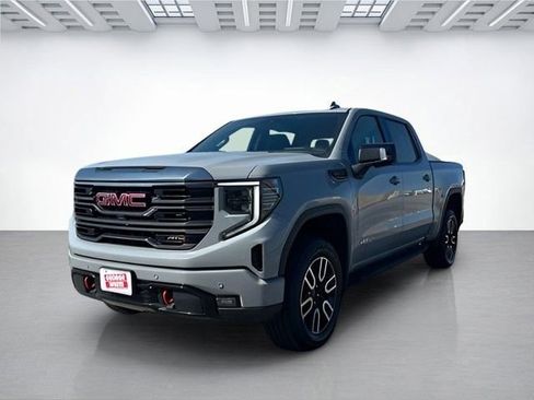 Used 2024 GMC Sierra 1500 AT4 w/ Technology Package image 8