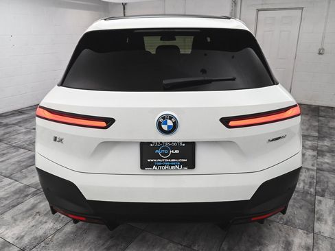Used 2024 BMW iX xDrive50 w/ Convenience Package image 5