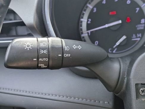 Used 2020 Toyota Highlander Limited FWD image 29