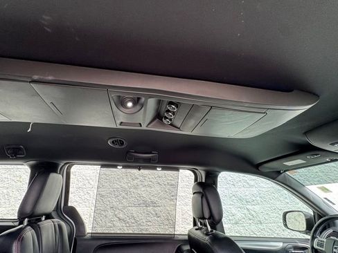 Used 2019 Dodge Grand Caravan GT FWD image 12