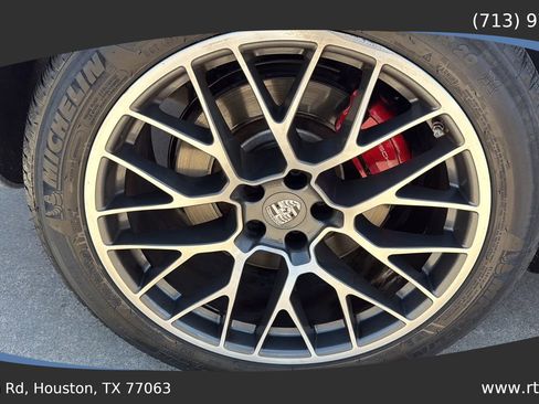 Used 2015 Porsche Macan Turbo image 10