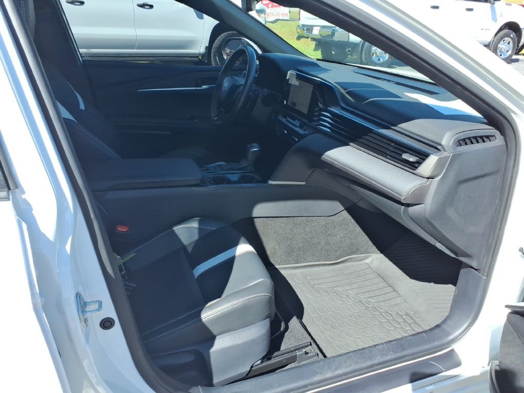 Used 2025 Toyota Camry SE w/ Convenience Package FWD image 10