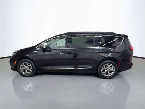 Used 2023 Chrysler Pacifica Limited FWD image 6