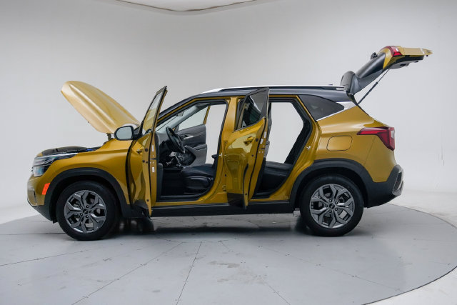 Used 2024 Kia Seltos S FWD image 19