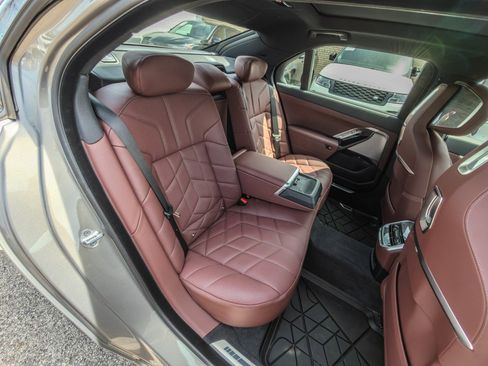 Used 2025 BMW 760i xDrive w/ Executive Package AWD/4WD image 38